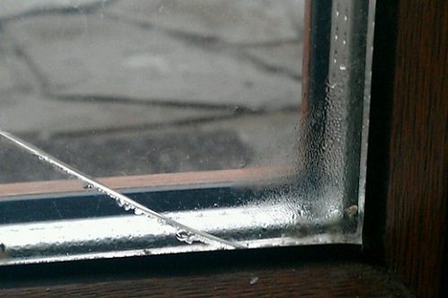 Треснуло стекло в стеклопакете — в чем причины дефекта?