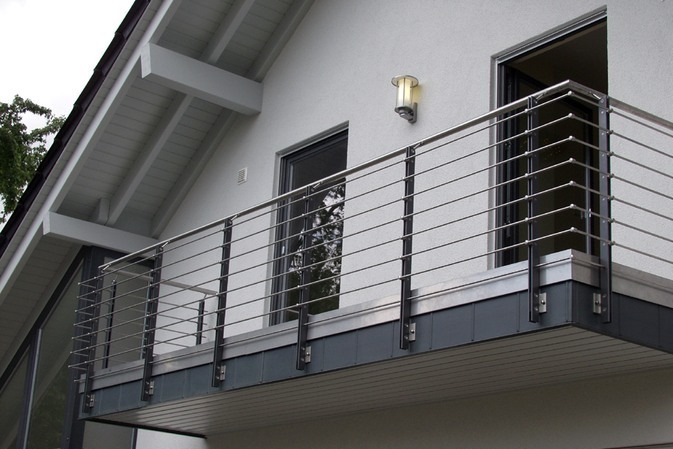 Ограждения балконов из металла: сфера применения и преимущества