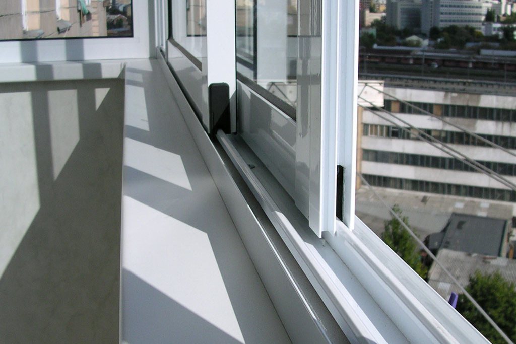 Цены на застекление балкона пластиковыми окнами