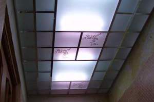 Подсвечиваемый стеклянный потолок