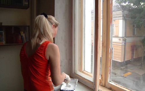 Как покрасить деревянные окна своими руками: подробное руководство