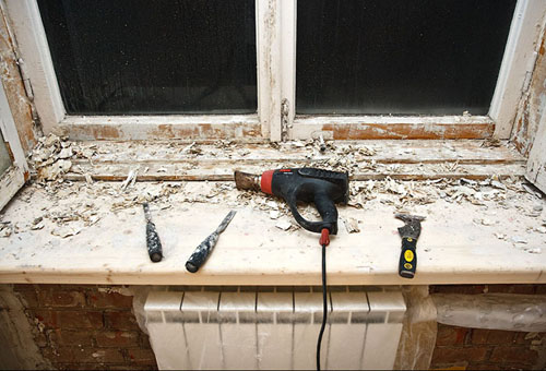 Чем и как правильно покрасить деревянное окно