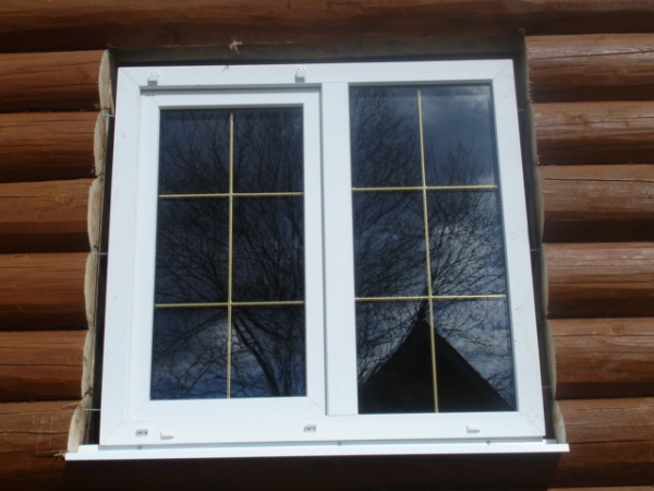Дизайн окон в частном доме: французские окна, витражные, вид и форма окон
