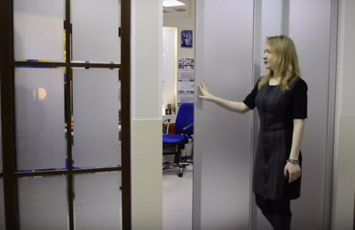 раздвижные алюминиевые двери в офисе