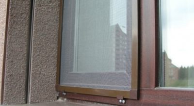 Способы крепления москитной сетки на деревянные окна