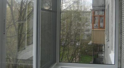 Москитная сетка на балконное окно проблема выбора