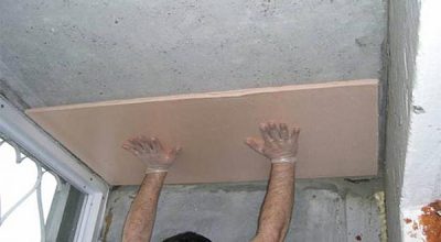 Как лучше выполнить отделку потолка на балконе