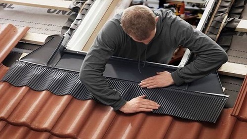 Установка мансардных окон велюкс